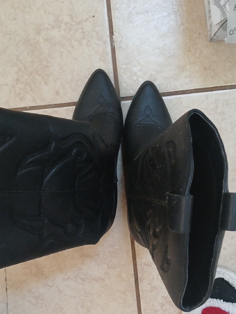 Classic Black Pointed-Toe Women's Western Boots